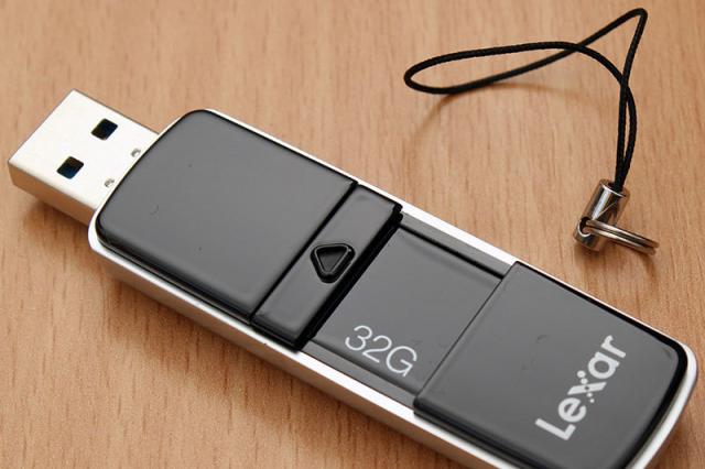 USB 3.0 flash sürücülerin karşılaştırılması.  Hızlı ve çok hızlı flash sürücüler.  JumpDrive P10'un fiyatına ilişkin açıklama