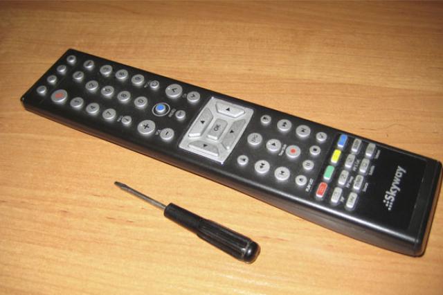 Pokyny krok za krokem: jak vyčistit dálkové ovládání televizoru doma